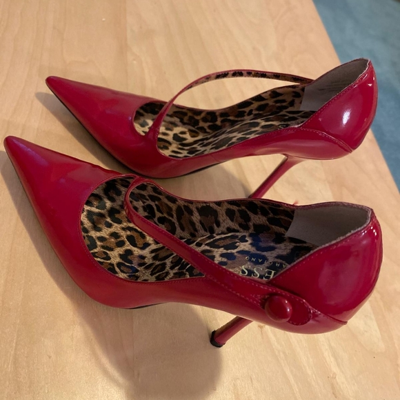 Red pumps - Picture 2 of 5